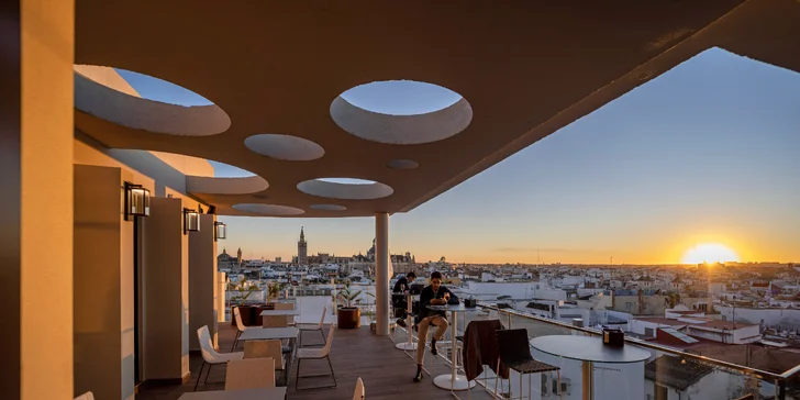 Moderný 4* hotel v centre španielskej Sevilly s raňajkami a bazénom