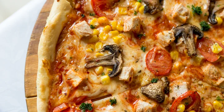 11 druhov pizze, osobný odber alebo donáška (v rámci KE v cene)