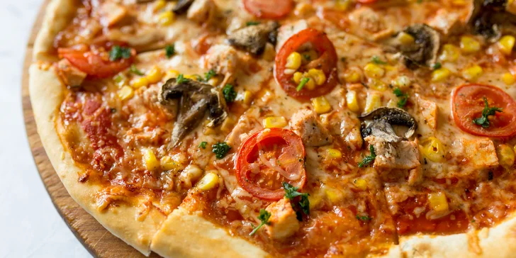 11 druhov pizze, osobný odber alebo donáška (v rámci KE v cene)