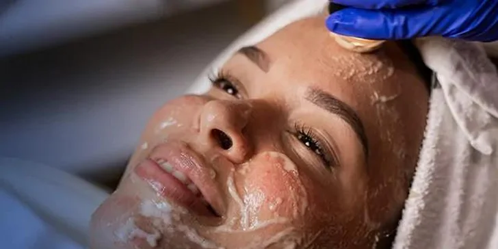 Darčeková poukážka na kozmetické služby v hodnote 30, 50 alebo 100 € v salóne YAYA