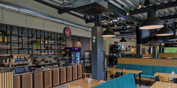 Tanier mäsových špecialít pre 3 osoby: hovädzie rebrá, údené koleno a prílohy