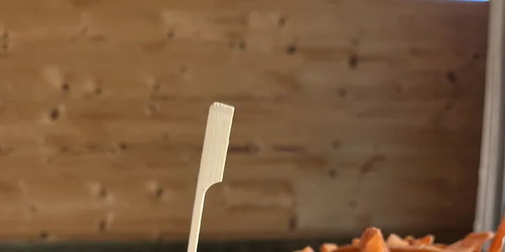 Hovädzí hamburger s hranolčekmi v Rock Farm