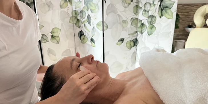 Masáže tváre inšpirované princípmi tradičnej čínskej medicíny: lymfatická, Gua Sha, Champi či Kobido