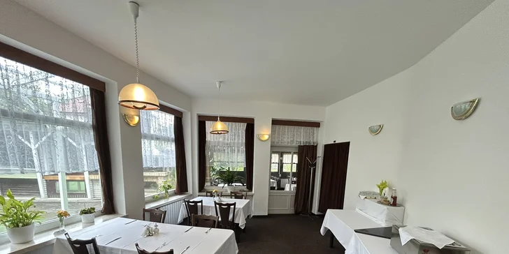 Pobyt v penzióne v Luhačoviciach s raňajkami aj vstupom na plaváreň