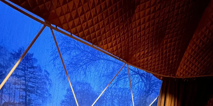 Glamping na severe Čiech s rybníkom a horúcim kúpeľom: ubytovanie až pre 6 osôb