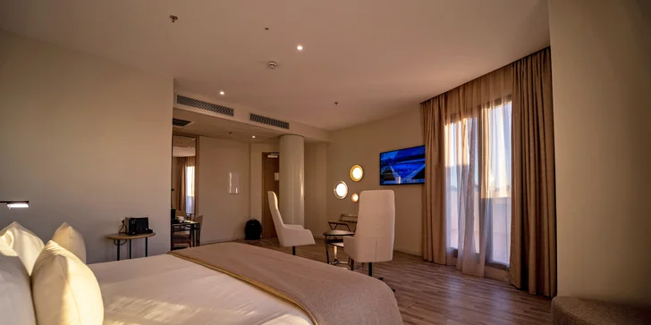 Moderný 4* hotel v centre španielskej Sevilly s raňajkami a bazénom