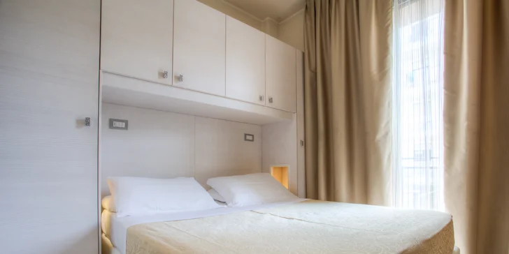 Relax v Rimini: hotel priamo pri pláži, raňajky, polpenzia alebo plná penzia, bazén aj wellness