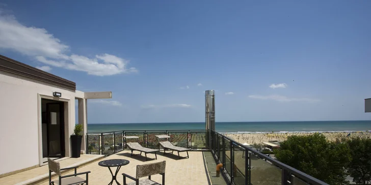 Relax v Rimini: hotel priamo pri pláži, raňajky, polpenzia alebo plná penzia, bazén aj wellness