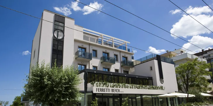 Relax v Rimini: hotel priamo pri pláži, raňajky, polpenzia alebo plná penzia, bazén aj wellness