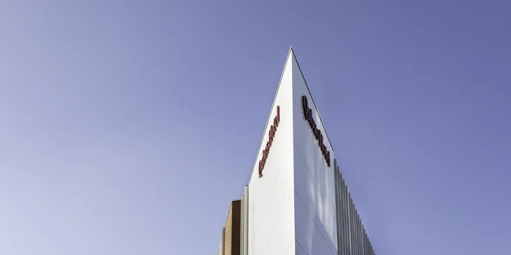 Novo postavený moderný hotel v samotnom centre Katovíc s jedlom a saunou