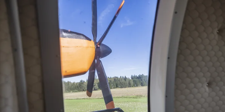 Ubytovanie v lietadle uprostred prírody pre 4 osoby: kúpeľňa, kuchyňa aj wellness