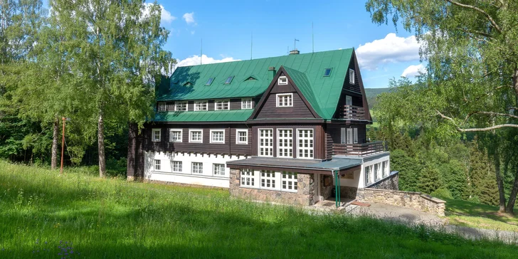 Aktívna dovolenka v Orlických horách pre pár aj rodinu: retro izba, štúdio alebo apartmán s kuchynkou