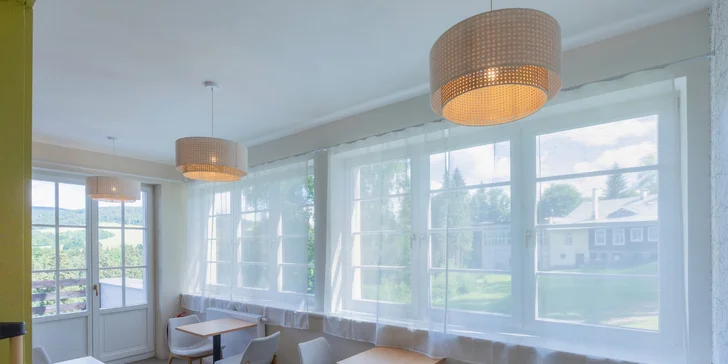 Aktívna dovolenka v Orlických horách pre pár aj rodinu: retro izba, štúdio alebo apartmán s kuchynkou