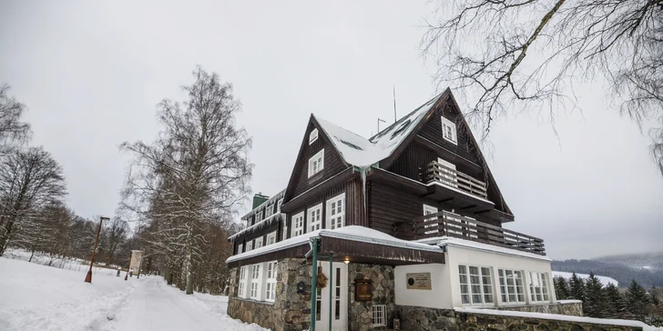 Aktívna dovolenka v Orlických horách pre pár aj rodinu: retro izba, štúdio alebo apartmán s kuchynkou