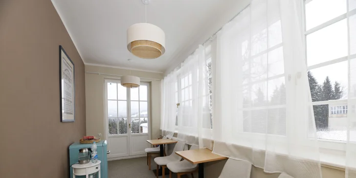 Aktívna dovolenka v Orlických horách pre pár aj rodinu: retro izba, štúdio alebo apartmán s kuchynkou