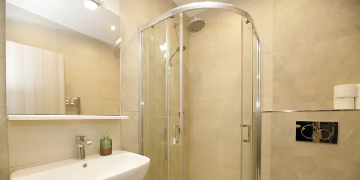 Aktívna dovolenka v Orlických horách pre pár aj rodinu: retro izba, štúdio alebo apartmán s kuchynkou