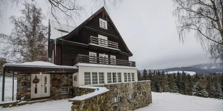 Aktívna dovolenka v Orlických horách pre pár aj rodinu: retro izba, štúdio alebo apartmán s kuchynkou