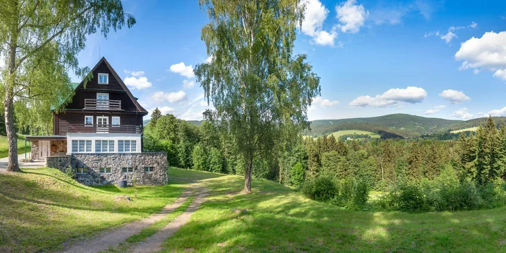 Aktívna dovolenka v Orlických horách pre pár aj rodinu: retro izba, štúdio alebo apartmán s kuchynkou