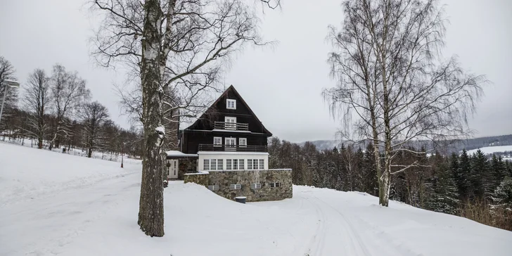 Aktívna dovolenka v Orlických horách pre pár aj rodinu: retro izba, štúdio alebo apartmán s kuchynkou