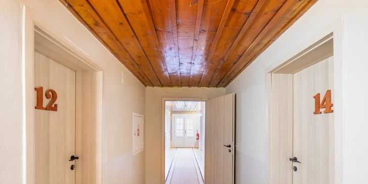 Aktívna dovolenka v Orlických horách pre pár aj rodinu: retro izba, štúdio alebo apartmán s kuchynkou