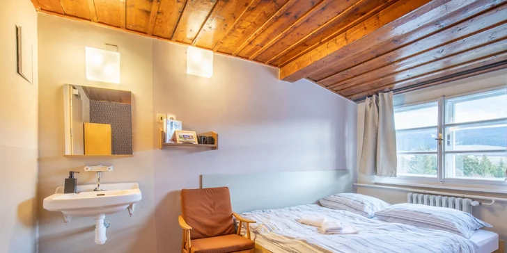 Aktívna dovolenka v Orlických horách pre pár aj rodinu: retro izba, štúdio alebo apartmán s kuchynkou