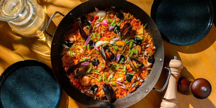 Autentická španielska paella pre 2 alebo 4 osoby
