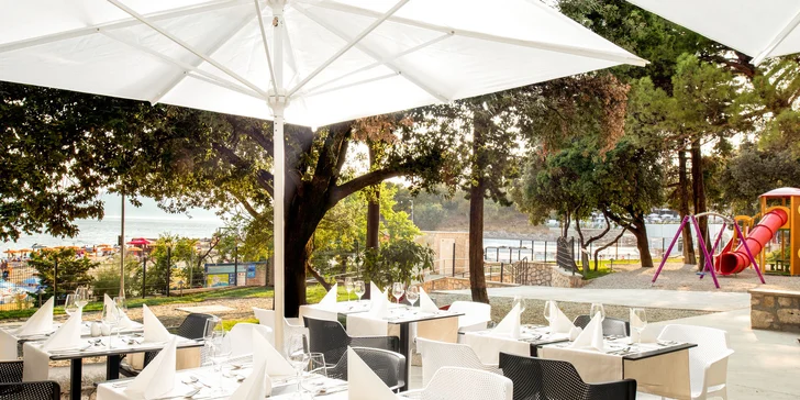 Chorvátsko all inclusive: 4* hotel pri pláži v Kvarnerskom zálive, bazény aj wellness