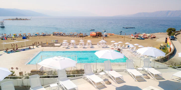 Chorvátsko all inclusive: 4* hotel pri pláži v Kvarnerskom zálive, bazény aj wellness