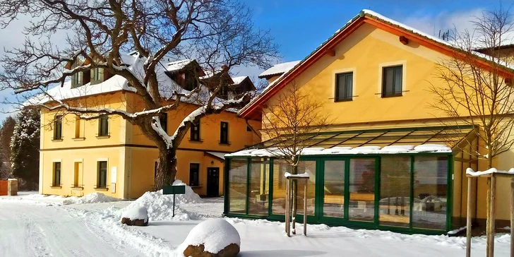 4* Resort Johanka alebo treehouse na Vysočine: polpenzia, vírivka, sauna a drevené sudy