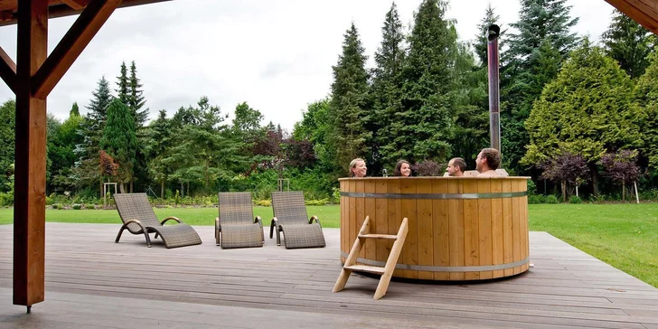 4* Resort Johanka alebo treehouse na Vysočine: polpenzia, vírivka, sauna a drevené sudy