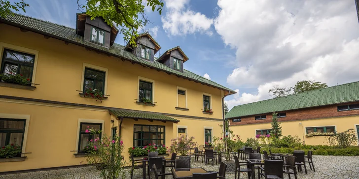 4* Resort Johanka alebo treehouse na Vysočine: polpenzia, vírivka, sauna a drevené sudy