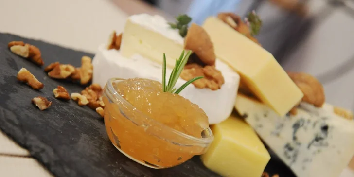 4* Resort Johanka alebo treehouse na Vysočine: polpenzia, vírivka, sauna a drevené sudy