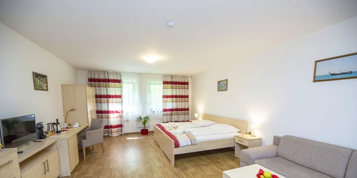 4* Resort Johanka alebo treehouse na Vysočine: polpenzia, vírivka, sauna a drevené sudy