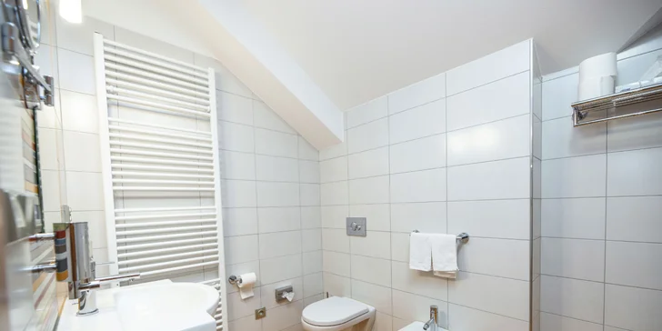 4* Resort Johanka alebo treehouse na Vysočine: polpenzia, vírivka, sauna a drevené sudy