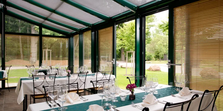 4* Resort Johanka alebo treehouse na Vysočine: polpenzia, vírivka, sauna a drevené sudy