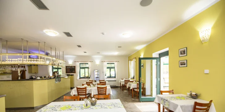 4* Resort Johanka alebo treehouse na Vysočine: polpenzia, vírivka, sauna a drevené sudy