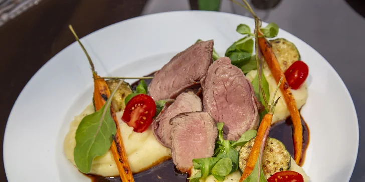 4* Resort Johanka alebo treehouse na Vysočine: polpenzia, vírivka, sauna a drevené sudy