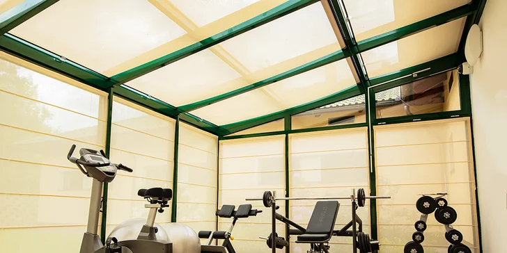 4* Resort Johanka alebo treehouse na Vysočine: polpenzia, vírivka, sauna a drevené sudy