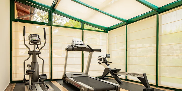 4* Resort Johanka alebo treehouse na Vysočine: polpenzia, vírivka, sauna a drevené sudy