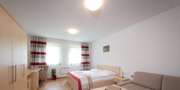 4* Resort Johanka alebo treehouse na Vysočine: polpenzia, vírivka, sauna a drevené sudy