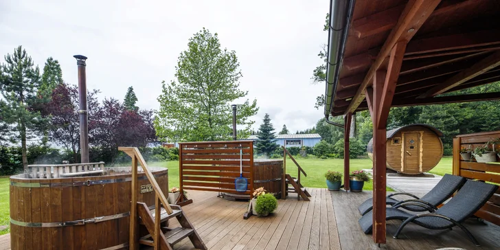 4* Resort Johanka alebo treehouse na Vysočine: polpenzia, vírivka, sauna a drevené sudy