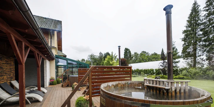 4* Resort Johanka alebo treehouse na Vysočine: polpenzia, vírivka, sauna a drevené sudy