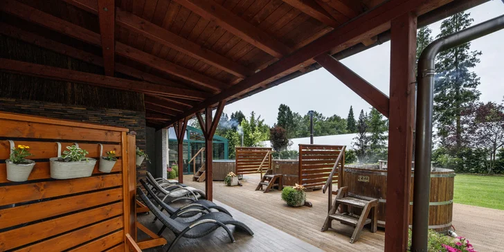 4* Resort Johanka alebo treehouse na Vysočine: polpenzia, vírivka, sauna a drevené sudy