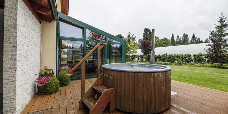 4* Resort Johanka alebo treehouse na Vysočine: polpenzia, vírivka, sauna a drevené sudy