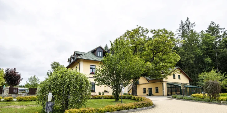 4* Resort Johanka alebo treehouse na Vysočine: polpenzia, vírivka, sauna a drevené sudy