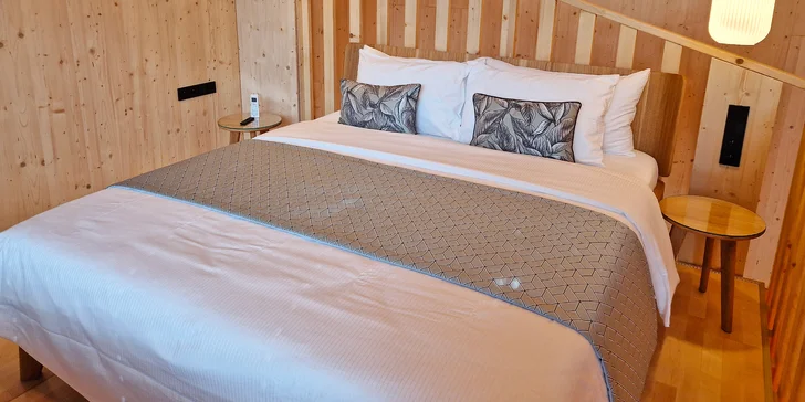 4* Resort Johanka alebo treehouse na Vysočine: polpenzia, vírivka, sauna a drevené sudy