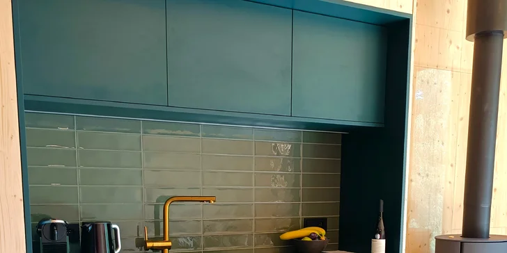 4* Resort Johanka alebo treehouse na Vysočine: polpenzia, vírivka, sauna a drevené sudy