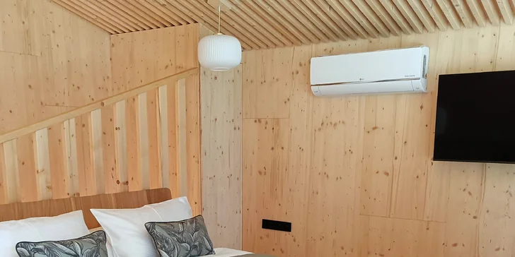 4* Resort Johanka alebo treehouse na Vysočine: polpenzia, vírivka, sauna a drevené sudy