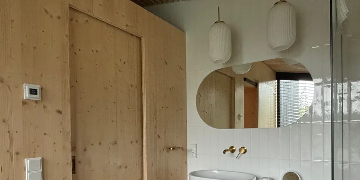 4* Resort Johanka alebo treehouse na Vysočine: polpenzia, vírivka, sauna a drevené sudy