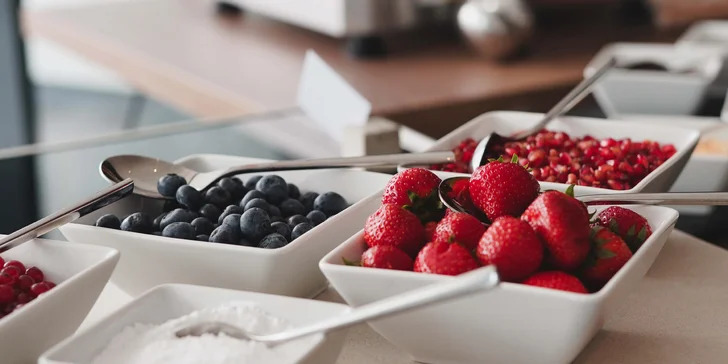 Nedeľný brunch pre dieťa či dospelého: šalátový bar, teplé pokrmy, polievky, dezert aj nápoje
